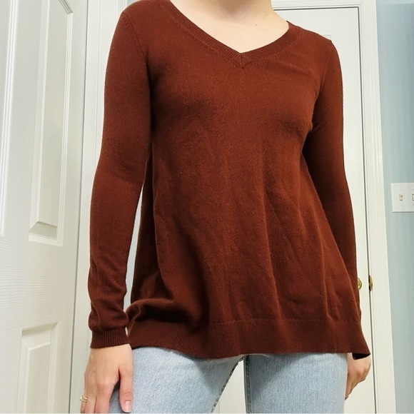 Vince Sweater Designer Brown Wool Cashmere Flowy V-Nexk Minimalist Extra Small - Picture 8 of 8